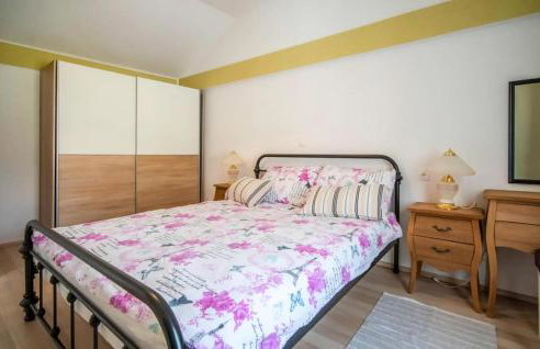 2 Bedroom Gorgeous Apartment In Veli Brgud - Photo 12