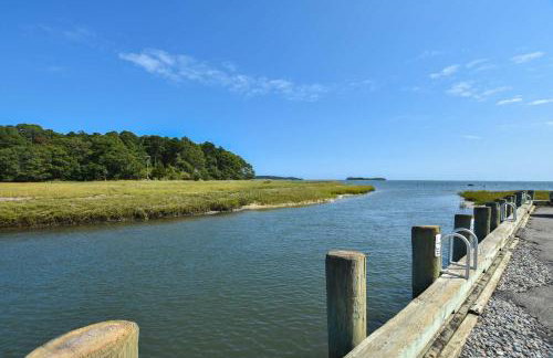 Gorgeous Renovation Walk to Water - Photo 32