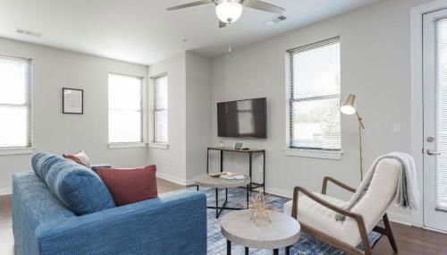 CozySuites Music Row Spacious 2BR with free parking 10 - Foto 3