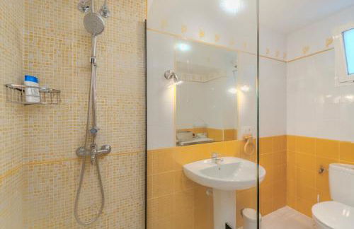 Amplio piso de 100m2 con 3 hab, wifi rápido, AC - Photo 18