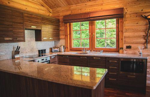 Tomatin - Luxury Two Bedroom Log Cabin with Hot Tub - Foto 11