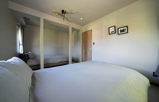 THE CHATEAU - Photo 28