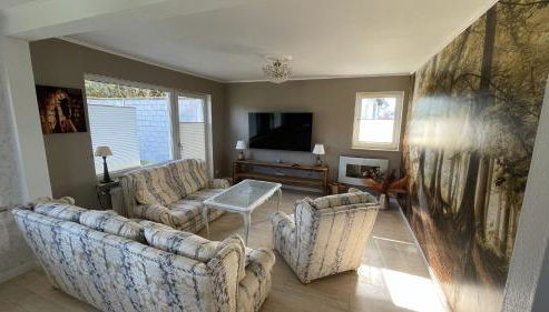 Ferienhaus Platzhirsch in Bad Hersfeld mit Garten, 2 Bäder, 3 Schlafzimmer & Küche - gratis Parkplätze - Photo 2