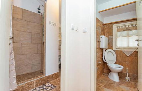 5 Bedroom Lovely Apartment In Raslina - Foto 32