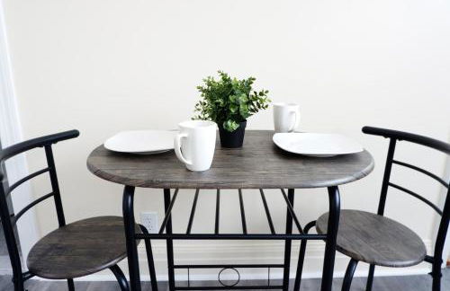 Newly Renovated - Minutes from the City - Foto 6