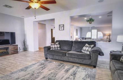 Pet friendly 3br 2ba Private optional heated Pool BBQ grill Golf Clubs close to park - Foto 15