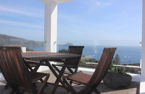 Sky T2, Vista Mar e Piscina em Varadouro, Faial - Foto 1