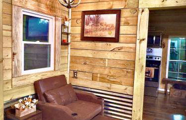 King Suite & Bunkhouse - Deer Camp - WiFi - Grill - Foto 29