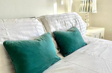 Spacious 5-Bed Detached House, Sleeps 10, Parking - Photo 33