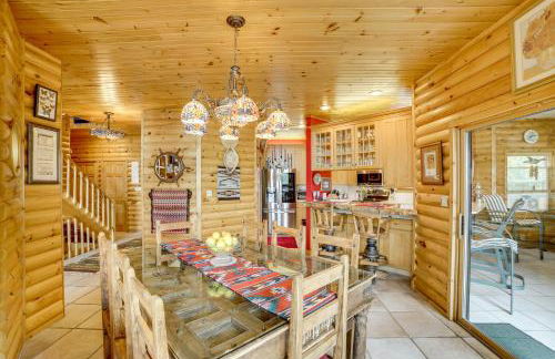 Decks and Views Spacious Cabin Near Table Rock Lake - Foto 7