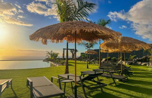 Apartamento de Lujo con Jacuzzi Privado, Piscina y Vistas al Mar - Foto 9