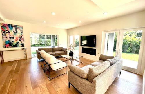 The Arts House - Private and Gated Home in Silver Lake with Pool & Views - Photo 21