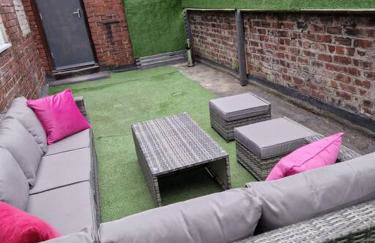 Luxury Mirror Party Pad with 4 Bedrooms! - Foto 31