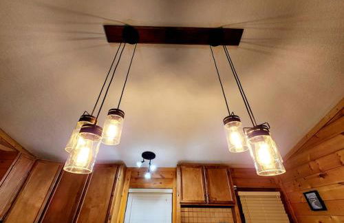 Bear Escapes II Affordable Luxury Cabin - Foto 28