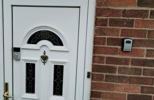 Cosy 2-bed apartment with free parking & ramp access - Foto 10