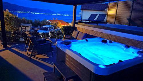 Villa Madu --- entire private villa with jacuzzi - Foto 5, sunbed