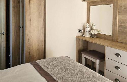 Premium Caravan - Sleeps 6 - Parking - Pool - Foto 23