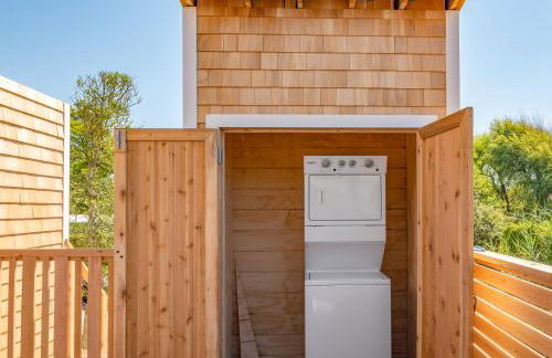 Poolside Chic by the Sea - Foto 26