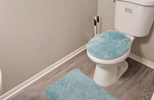 This cute 3 bedroom 2 and half bath is cozy - Photo 34