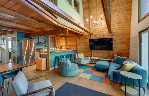 Charming Pinecrest Cabin with Private Deck - Foto 13