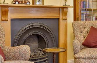 Windsor/Legoland/Ascot charming 3BR home in centre - Photo 1