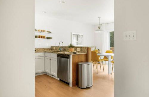 Walk to the Beach & Town | Stylish Beach Home - Foto 31