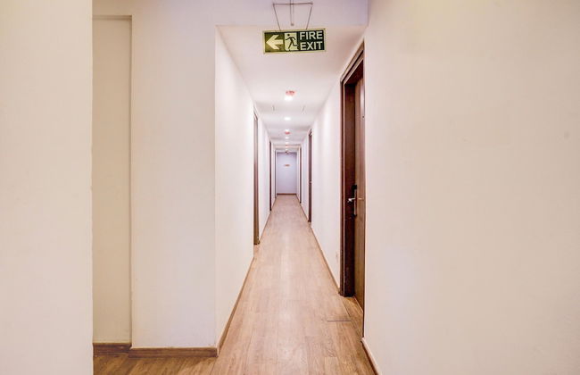 Elegant Stays at The Unicontinental Khar Mumbai - Foto 27