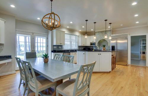 Waterfront Cambridge Gem with Hot Tub, Pool and Dock! - Foto 8