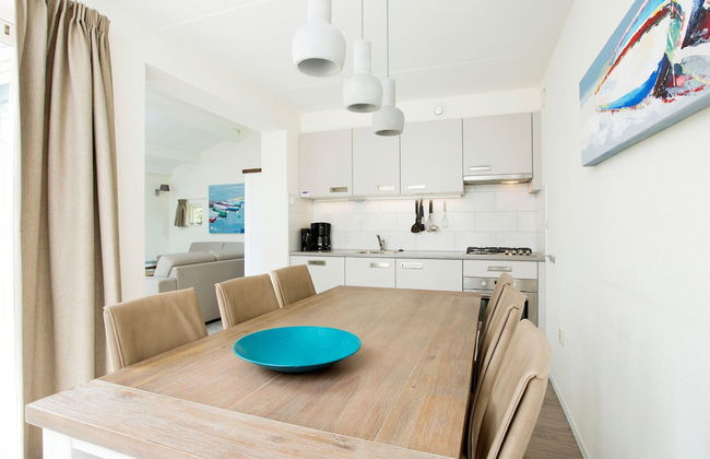 Restyled Holiday Home with Fireplace near Beach - Photo 19