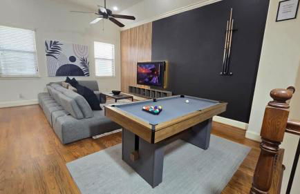 Game & Soak Retreat 3BR Private Jacuzzi Pool Table - Foto 25