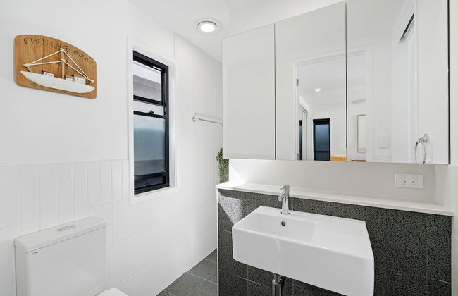 1 Bedroom Modern Townhouse in Casuarina - Photo 8