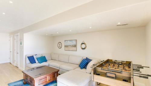 Spacious Garden City Townhome with Lake Views! - Photo 3