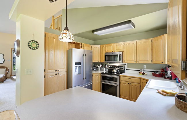 Parkside Gardens | Shady Private Yard W/ Hot Tub! - Foto 10