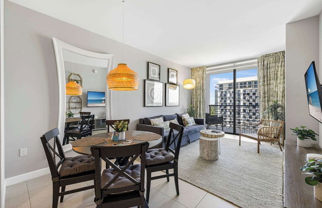 Downtown Doral Condo w-Free Parking - Foto 14