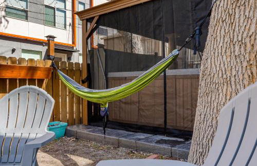 HOT TUB Firepit Pool Table Patio Cozy Downtown Denver - Foto 76