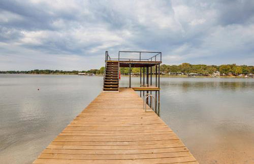 Private Dock and Yard! Modern Getaway in Mabank - Foto 2