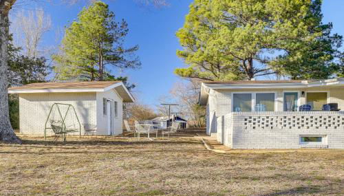 Walk to Town Historic Quitman Gem with Private Yard - Foto 2