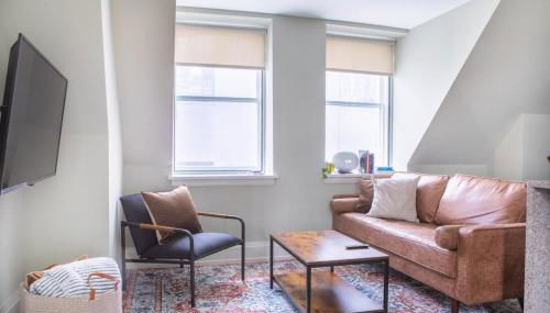 Downtown Luxury 1BR Loft - Photo 2