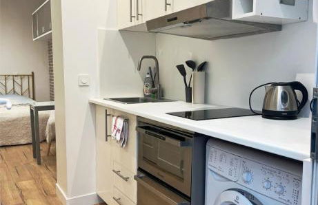 Eiffel Tower studio with patio - Foto 4