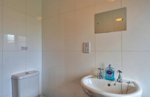 Finest Retreats - Tarkas Holt Log Cabin, Stowford - Foto 23