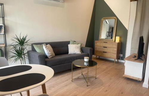 Logement neuf tout équipé, climatisé avec terrasse, barbecue, proche du bourg et des plages océanes, WIFI, linge et ménage compris - Foto 4