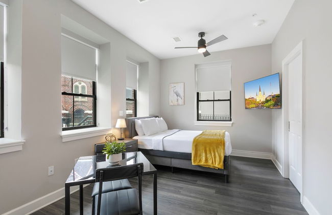 Bywater Suite Hotel - Photo 28