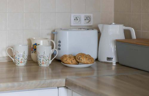 Family Apartment with Parking in Pruszków by Noclegi Renters - Foto 10