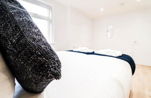 The Desborough Residence - Bright 1BR with Sofa Bed, Modern Lounge & Free Secure Underground Parking - Foto 60