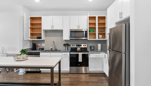 Chic 1BR Apt| King Bed| Pool| Gym| Close 2 Beach. - Foto 4