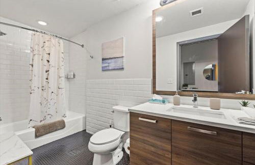 Heart of Downtown Dallas 2BR 2BA Getaway - Photo 25