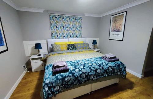 The Nook located in a beautiful garden setting with parking - Foto 8