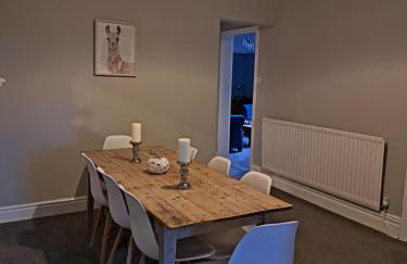 Llandudno apartment, quirky pub with tropical beer garden - Foto 7