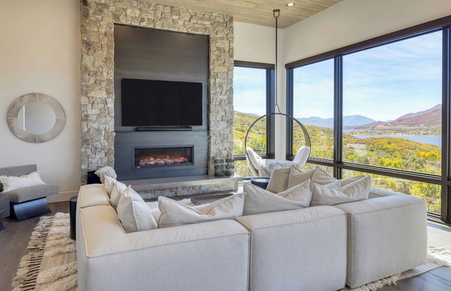 Reflection by Avantstay Sleeps 18 + Lake Views Hot Tub + Game Room - Foto 13