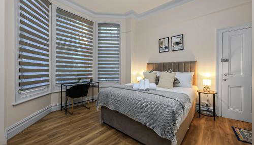 Cozy Sunlit Studio with Kitchenette - Foto 1, wardrobe